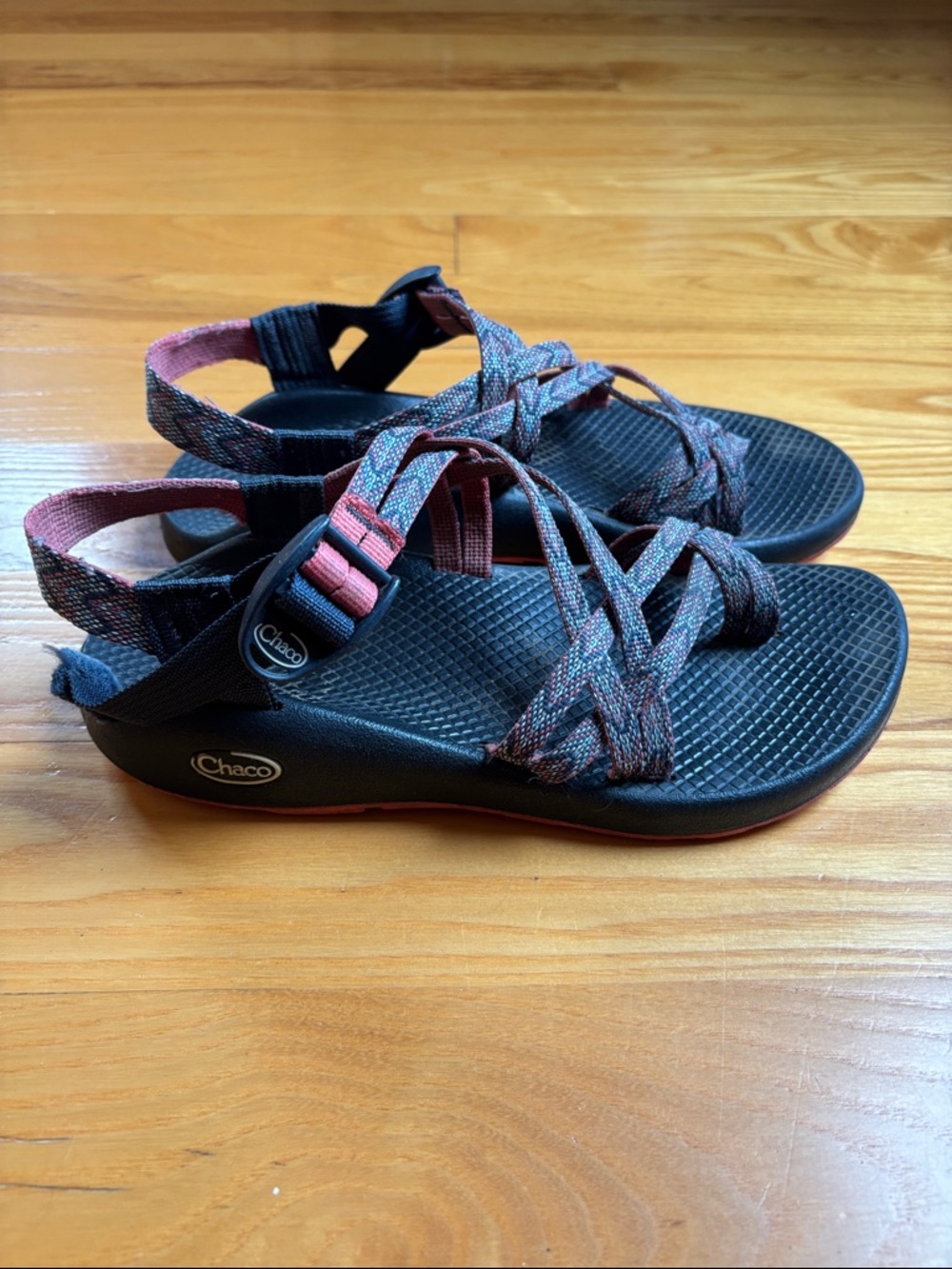 Women’s Boho Chaco’s w/multicolor strap